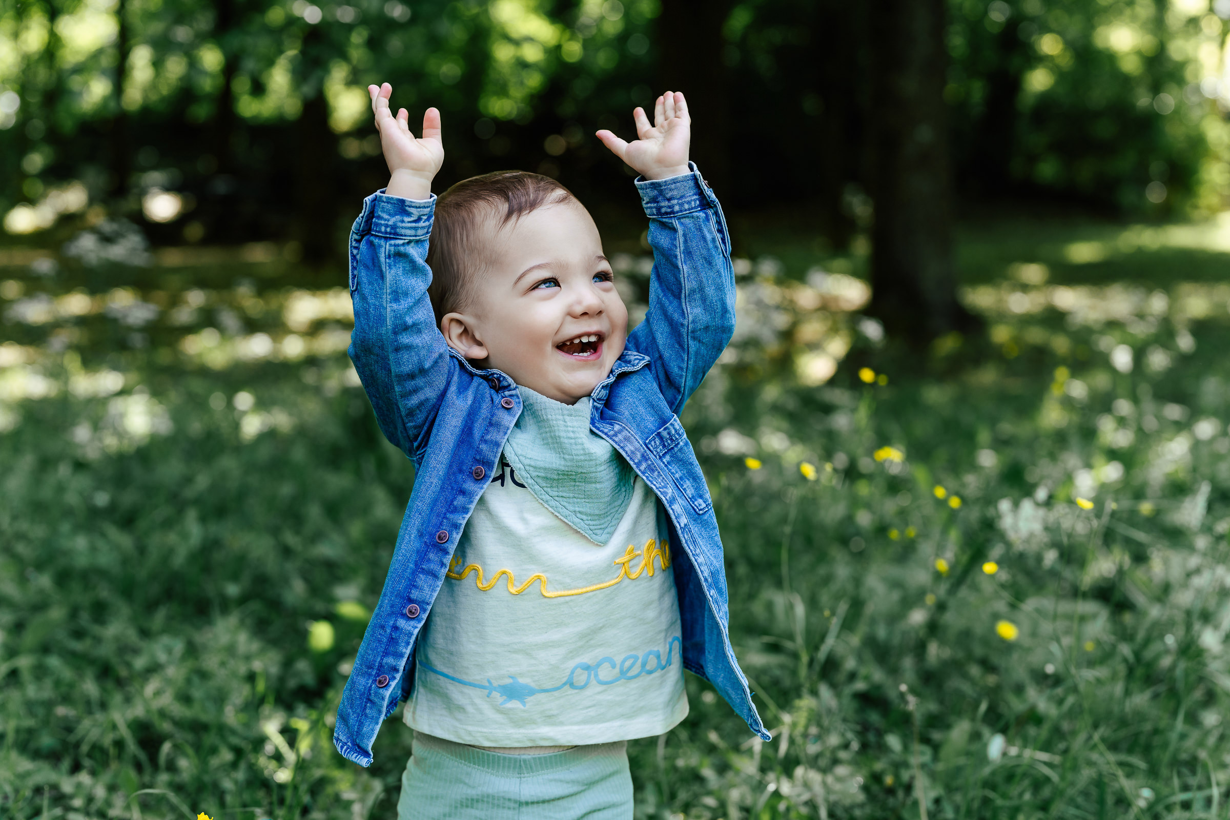 Fotoshooting Kind 1 Jahr, Familienfotos, Linz, Natur, Familienshooting, Familienfotos in der Natur, Familienfotoshooting, Familienbilder, Outdoor, Erinnerungen, Geschenkidee, Weihnachtsgeschenkidee, Geschwisterliebe, Linz, Sankt Florian, Leonding, Linz Land, Enns, Luftenberg, Urfahr, Mühlviertel, Asten, Ottenschlag, Kinderfotos, Familienfotografin, Familienfotografie, Fotograf in der Nähe, wertvolle Erinnerungen, Kindheit, spielen, Fotoshooting Familie, authentische Familienfotos, Kinderlachen, Geschenk für Oma und Opa, im Freien, Natur, individuell, kreativ, Ideen Familienshooting, Kinderfotograf, Herbst, Frühling, Fotograf Familienfotos, Familyfotos, Family, Familienfotograf, Fotos mit Partner, Gutschein für Shooting, Geschenk zu Weihnachten, Geschenk zu Muttertag, Geschenk zu Geburtstag, wertvolle Erinnerungen, Kindheit, natürliche Familienbilder, natürliche Kinderfotos, natürliche Fotos von Kindern, Familienshooting im Freien, Fotos am See, Ottenschlag, lustige Familienbilder, Niederneukirchen, Ottenschlag, Ottensheim, Outdoor, Puchenau, Pucking, Sankt Florian, Sankt Valentin, spielen, Steyregg, Urfahr,